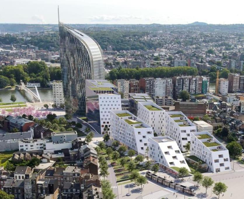 Paradis Express Neuf Face Aux Guillemins Lüttich Exterior foto