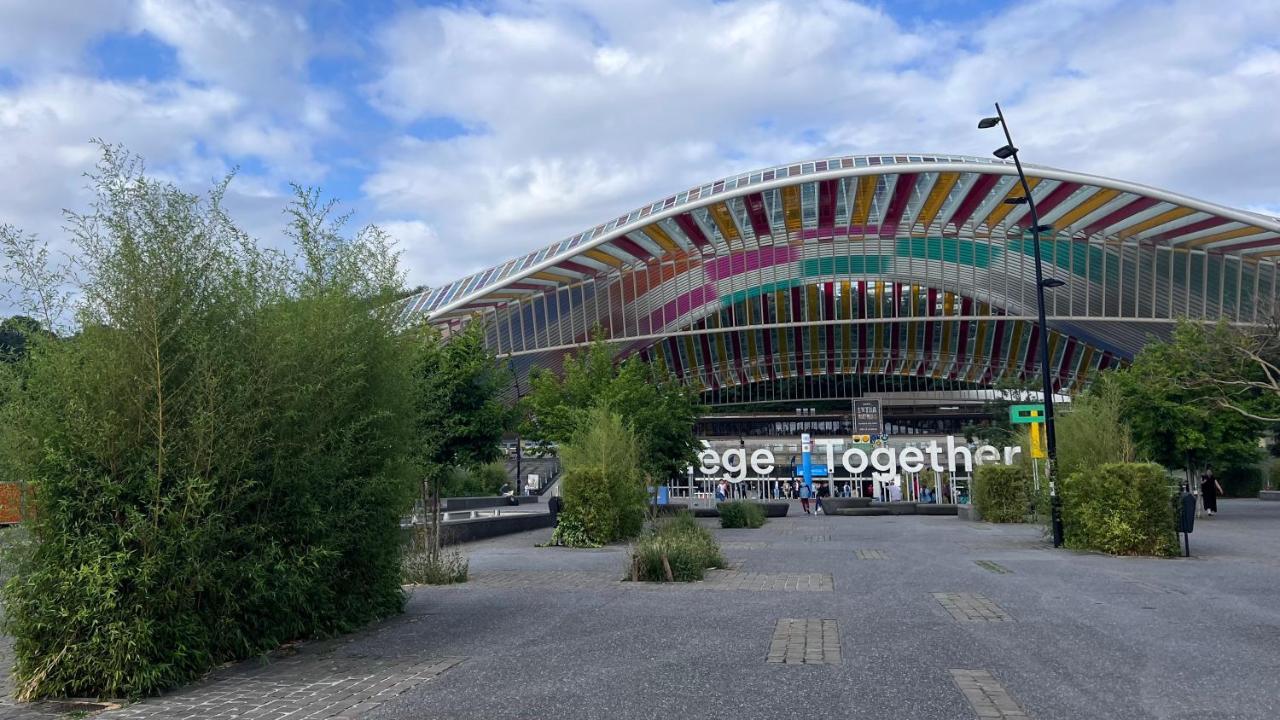 Paradis Express Neuf Face Aux Guillemins Lüttich Exterior foto